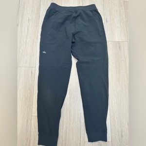 ALO Yoga Men’s Joggers Grey